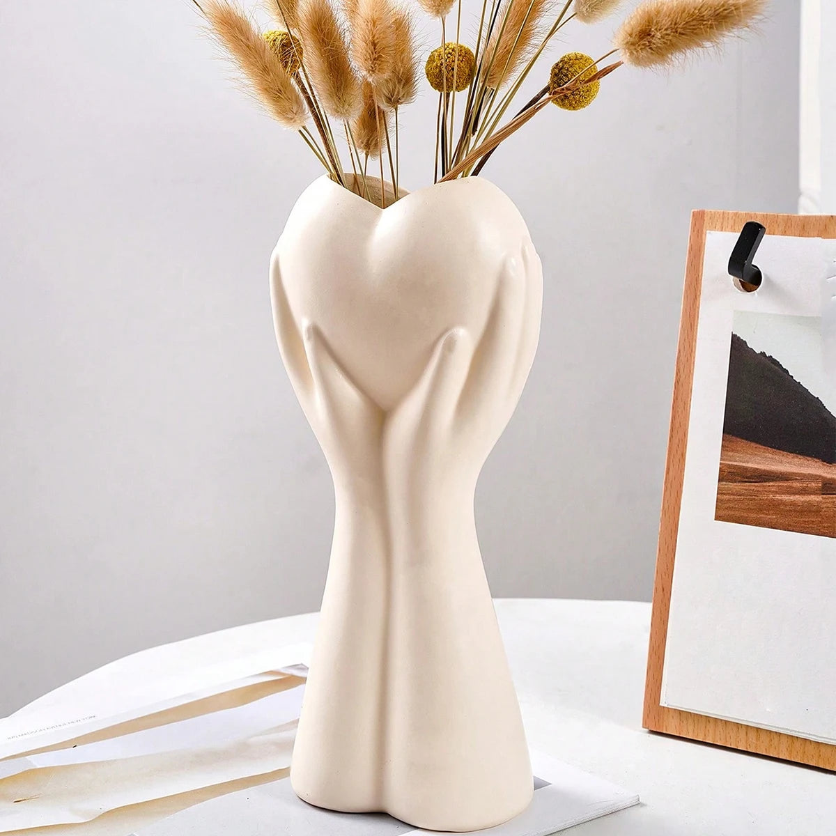 Elegant Heart-Shaped Hands Ceramic Vase – Minimalist & Artistic Flower Holder