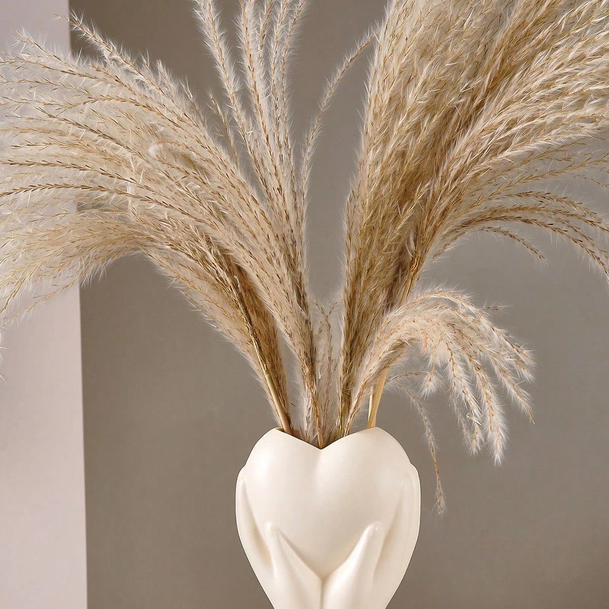 Elegant Heart-Shaped Hands Ceramic Vase – Minimalist & Artistic Flower Holder