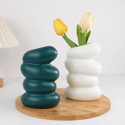 Modern Wavy Ceramic Vase – Unique Artistic Home Decor